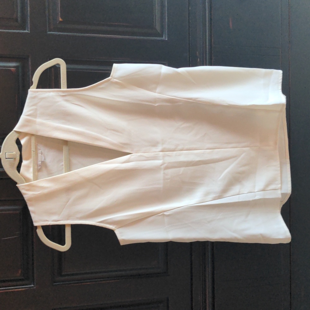 Banana Republic cream v-neck tank top blouse, small